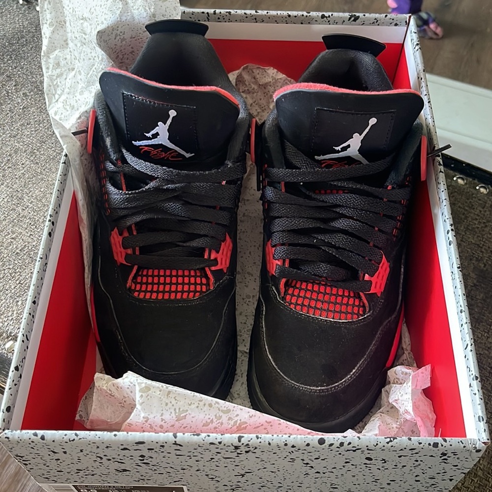 Jordan 4 retro red thunders